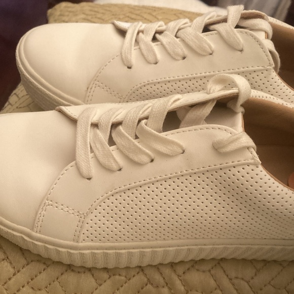 Steve Madden woman’s tennis shoes, bone white, size 7, NWOT - Picture 2 of 5
